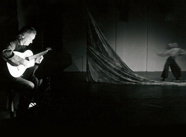 Sindbad: Carlo Domeniconi, Gitarre und Birgit Hering, Eurythmie